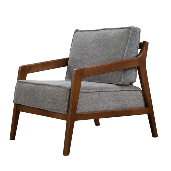Leon Chair - Luxurious Comfort and Timeless Design
